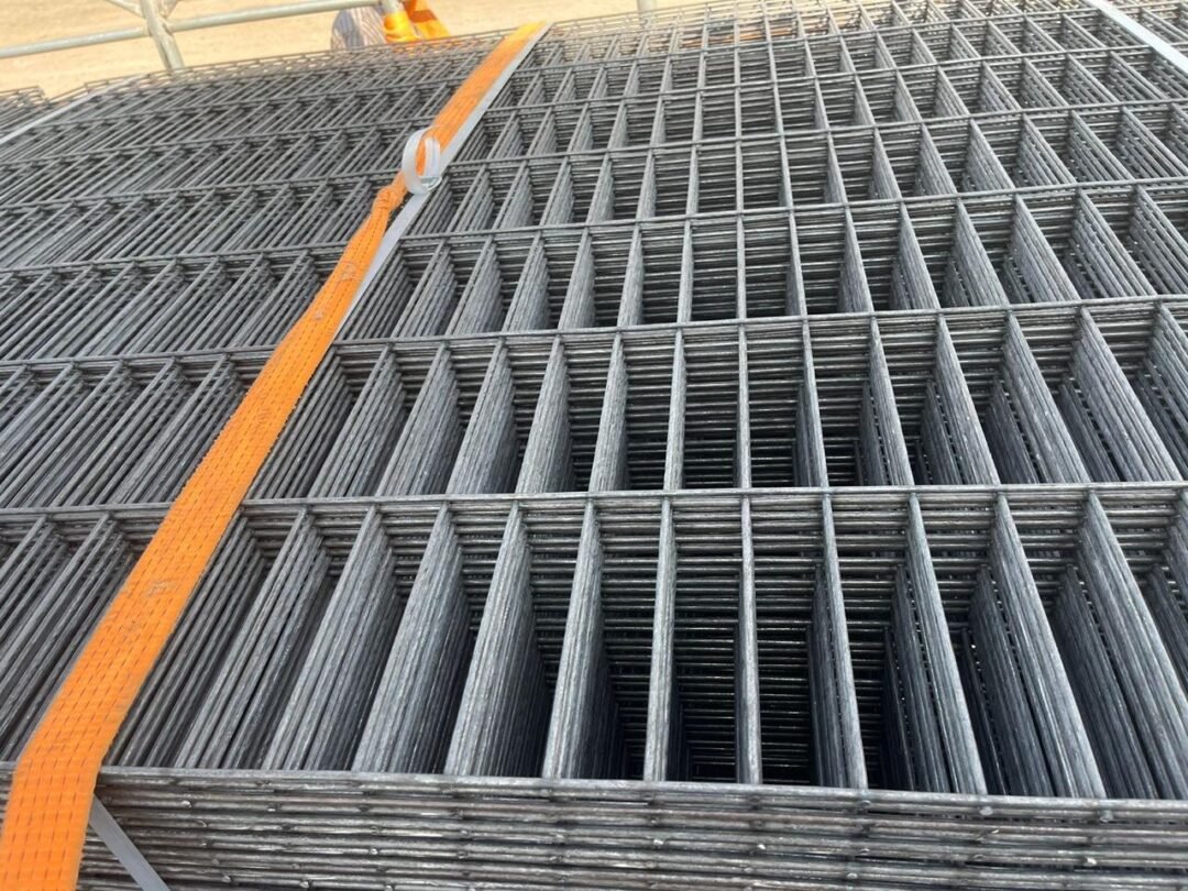 Welded Mesh Fence in Dubai - Image 2